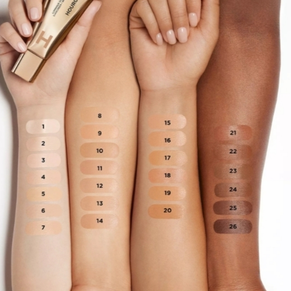 Hourglass Illusion Luminous Glow Foundation SPF 30 Shade 21 - Picture 9 of 11